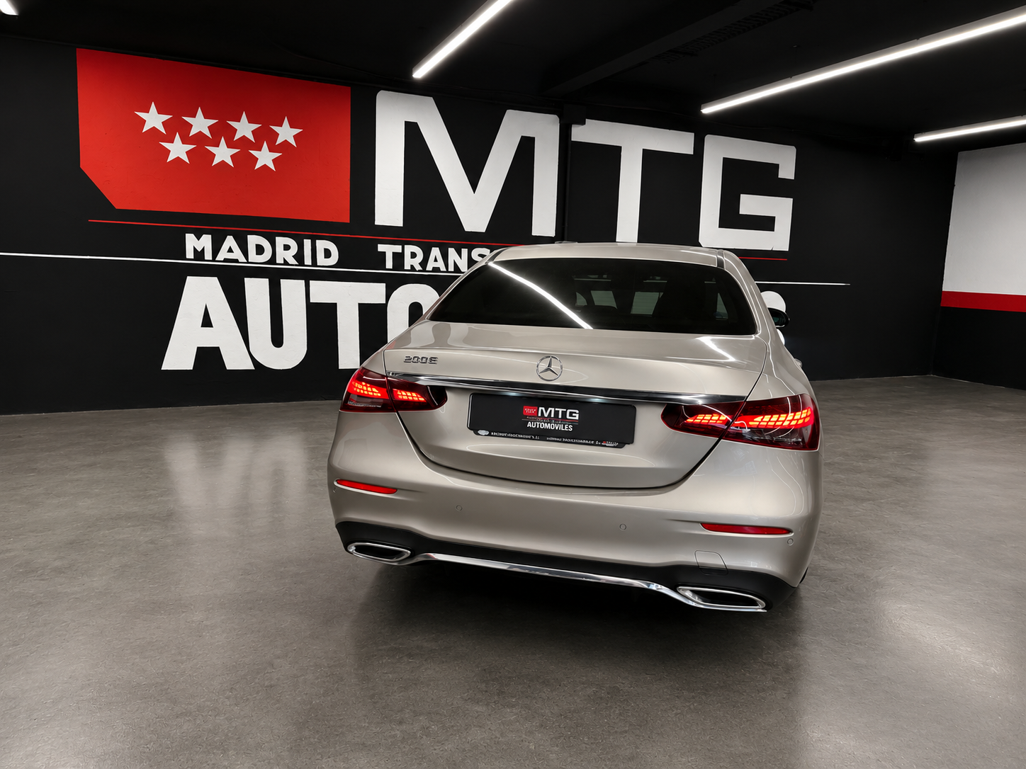 MERCEDES-BENZ CLASE E E 200 foto 4
